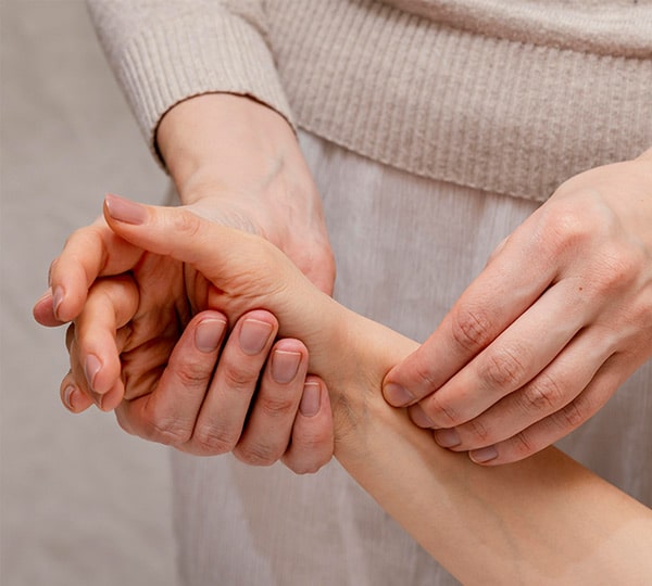 Functional Therapeutics Swfl - A woman receives a therapeutic massage from a Massage Therapist in Fort Myers to correct her posture.